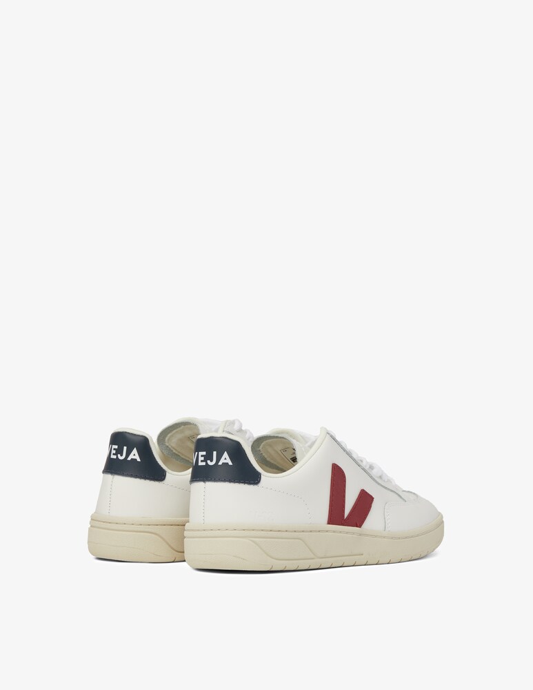 Veja Sneakers in pelle V-12 Ultimi due giorni