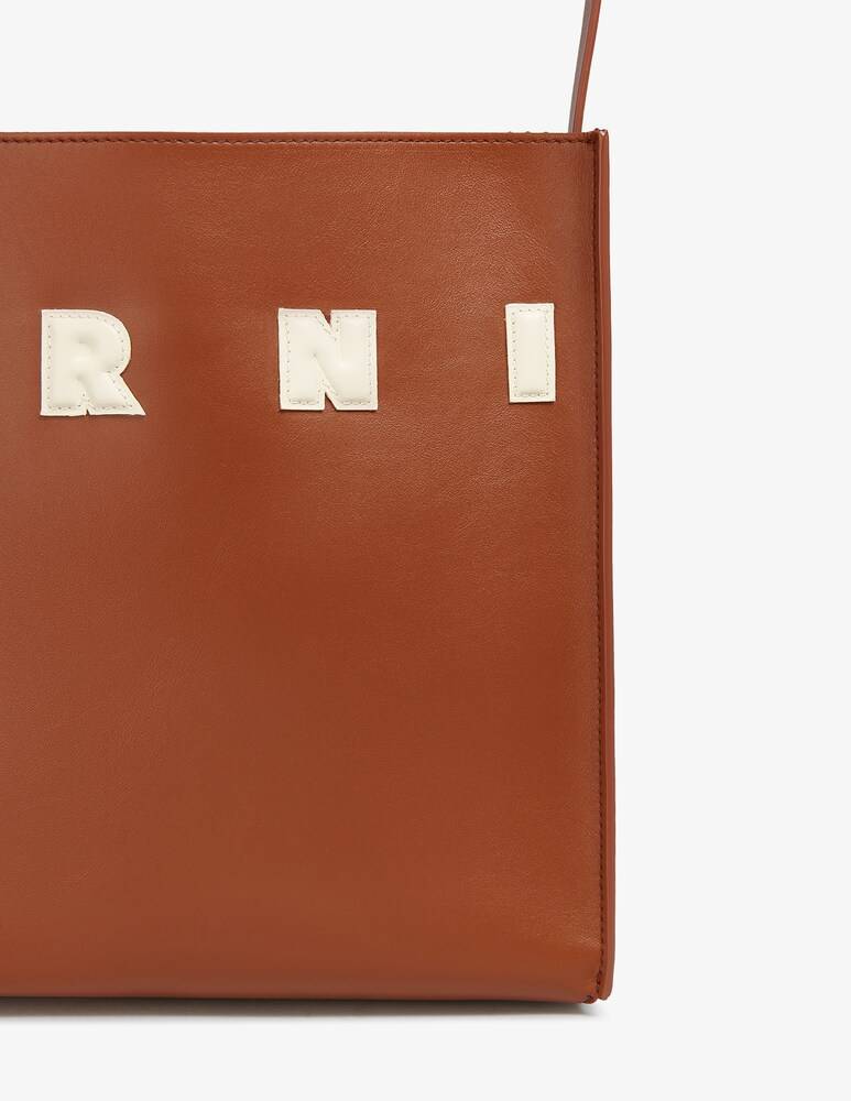 Marni Borsa hobo museo piccola con applicazioni Ultimo giorno