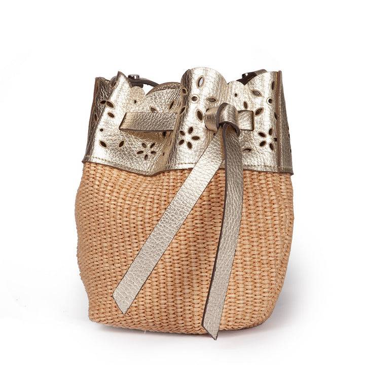 Roberta Gandolfi Diletta Mini Bucket in rafia con balza in pelle laserata con tracolla staccabile In Vendita