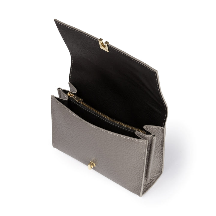 Roberta Gandolfi Elodie compact crossbody borsa in pelle con tramezza interna e tasca esterna con tracolla staccabile e regolabile 2025