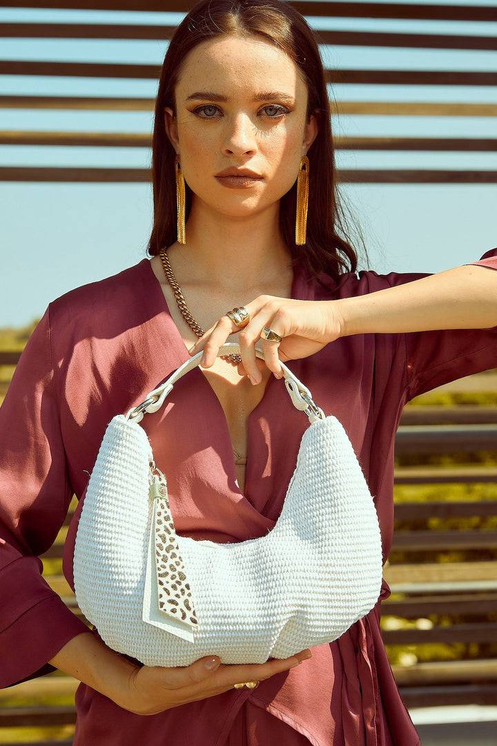 Roberta Gandolfi Beatrice Hobo small in raffia e finiture in pelle con dettaglio animalier e tracolla staccabile Sconto