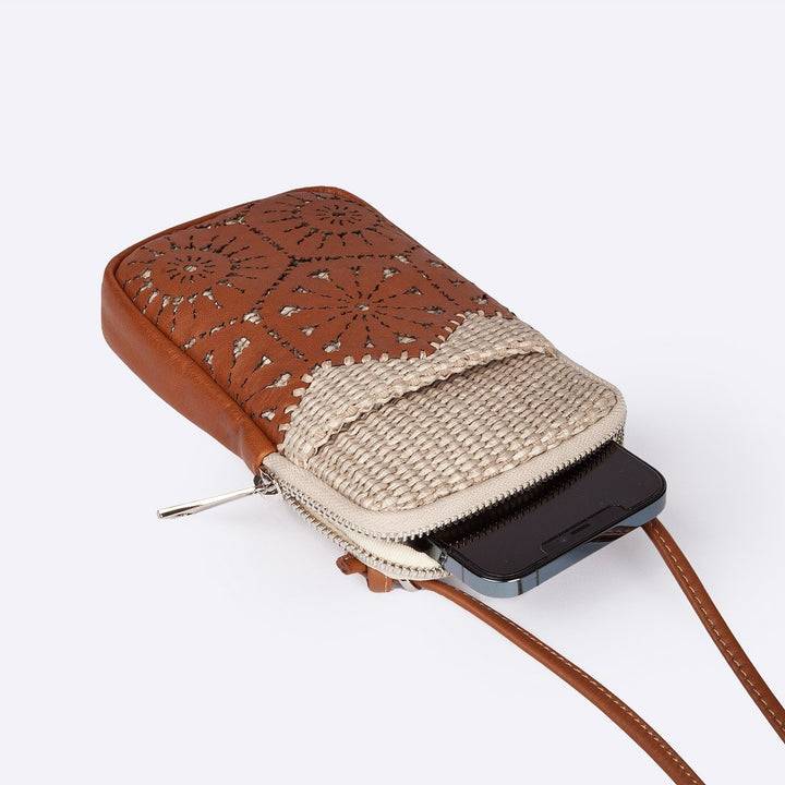 Roberta Gandolfi Giulia phone holder in rafia e pelle il pannello tagliato al laser è interamente cucito a mano con tracolla staccabile Shopping Online