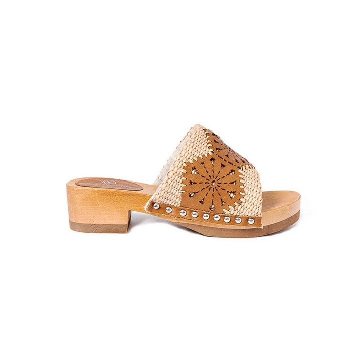 Roberta Gandolfi Sandalo Giulia platform in legno e tomaia in rafia e pelle di vitello laserata con disegno pizzo geometrico Novità
