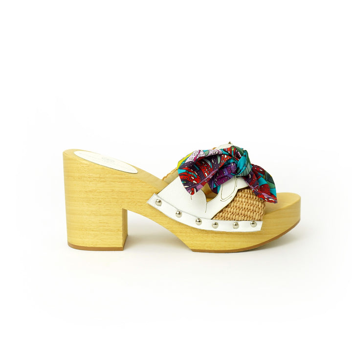 Roberta Gandolfi Diva Chain sandali in legno incrociato con platform in rafia e stampa fiocco tropical Offerta