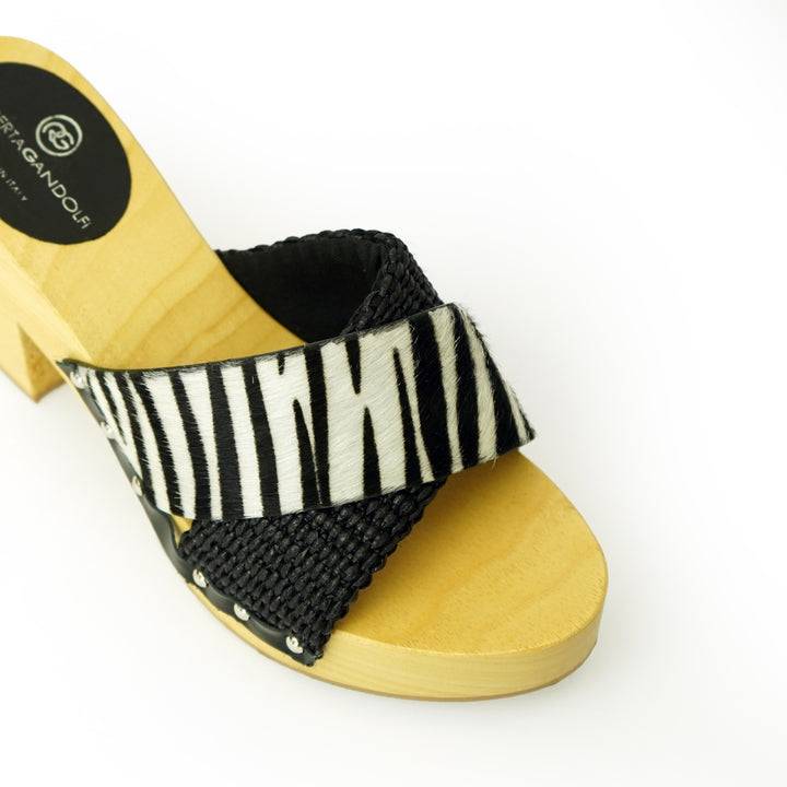 Roberta Gandolfi Diva Zebra sandali in legno incrociato con platform in rafia e pony stampa animalier In Vendita