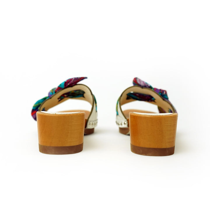 Roberta Gandolfi Lola Chain sandali in legno e pelle di vitello con fiocco stampa tropical Offerte