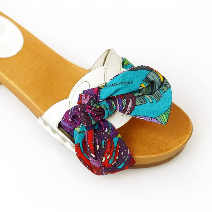 Roberta Gandolfi Lola Chain sandali in legno e pelle di vitello con fiocco stampa tropical Offerte