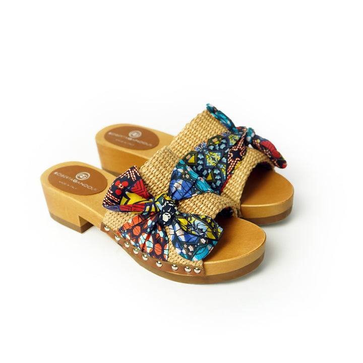 Roberta Gandolfi Lola Sabot sandali in legno con rafia e pelle di vitello con fiocco stampa african
