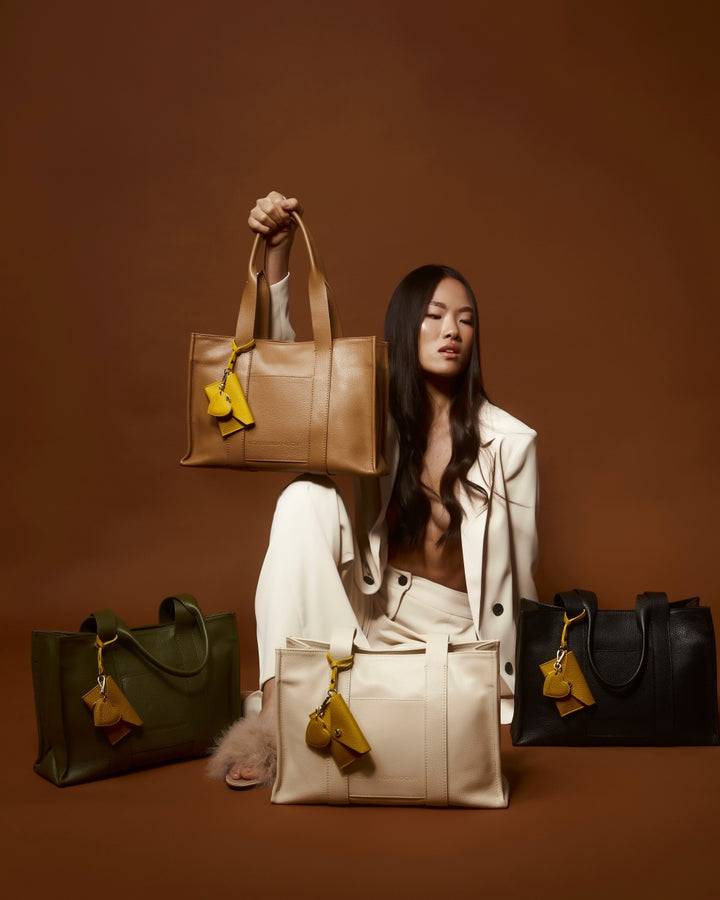 Roberta Gandolfi Tessa shopping in pelle con charms colorato e pratica tasca esterna I Più Venduti