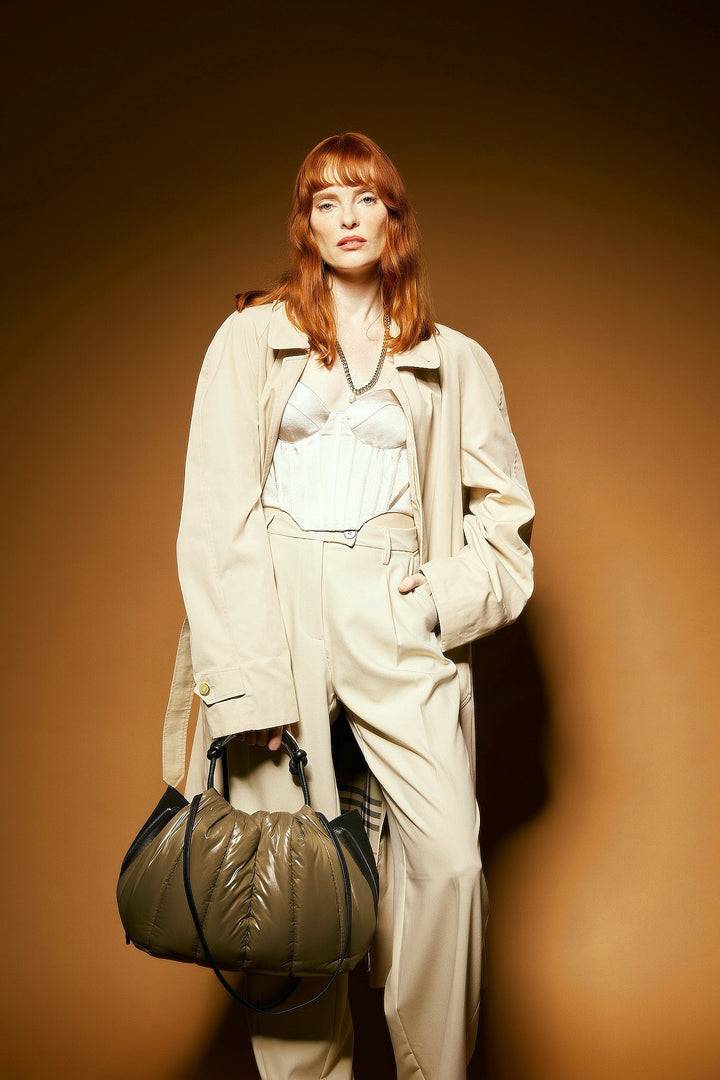 Roberta Gandolfi Naomi Balloon borsa a mano in tessuto antigoccia finiture in pelle e doppi spallacci per essere messa sulla spalla Fino al 50% di sconto
