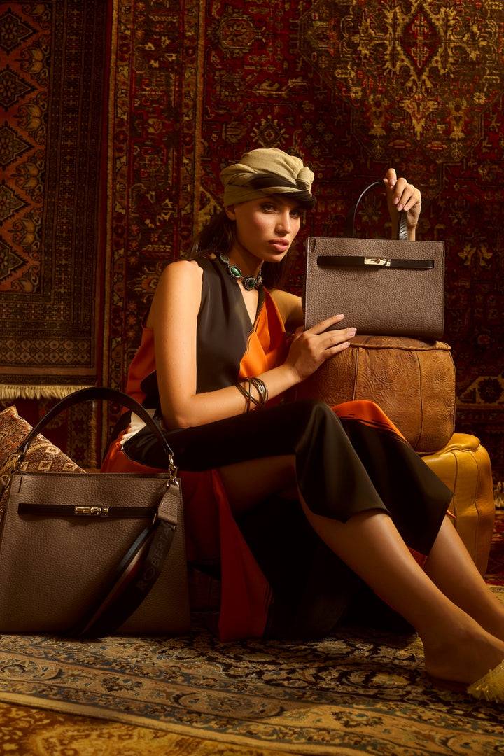 Roberta Gandolfi Frida Handbag in pelle martellata con tracolla logata in tessuto regolabile Negozio