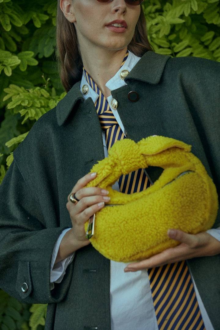Roberta Gandolfi Bunny Teddy mini bag in shearling con tracolla in pelle staccabile Comprane uno, ottenene uno gratis