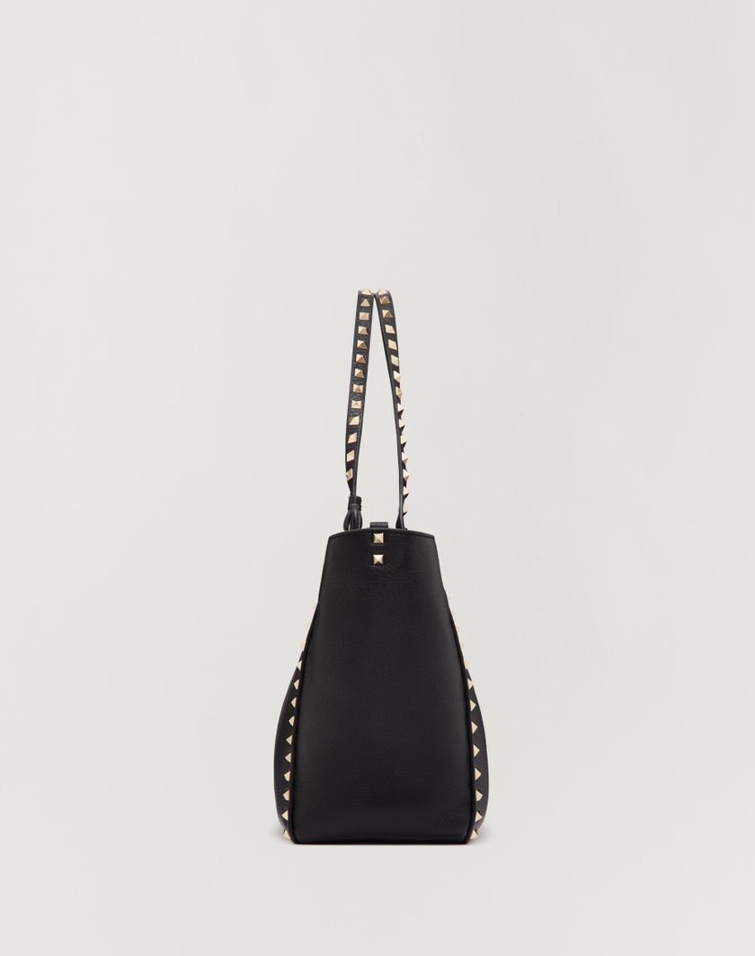 Valentino Handbags Borsa Media Rockstud In Vitello Granato per Donna in Nero | Valentino IT Italy