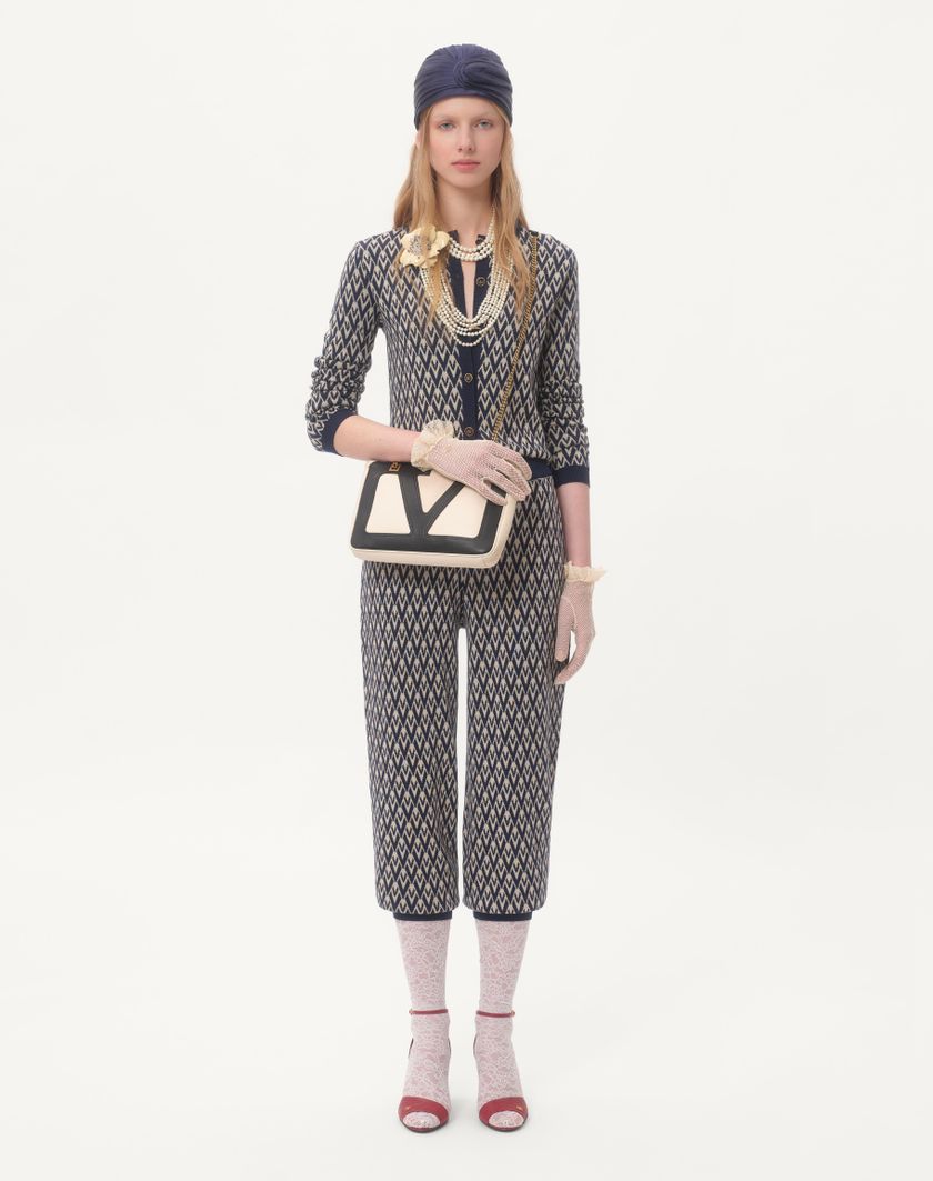 Valentino Handbags Cardigan In Lana Jacquard Toute La V per Donna in Crema/navy | Valentino IT Affare Del Giorno