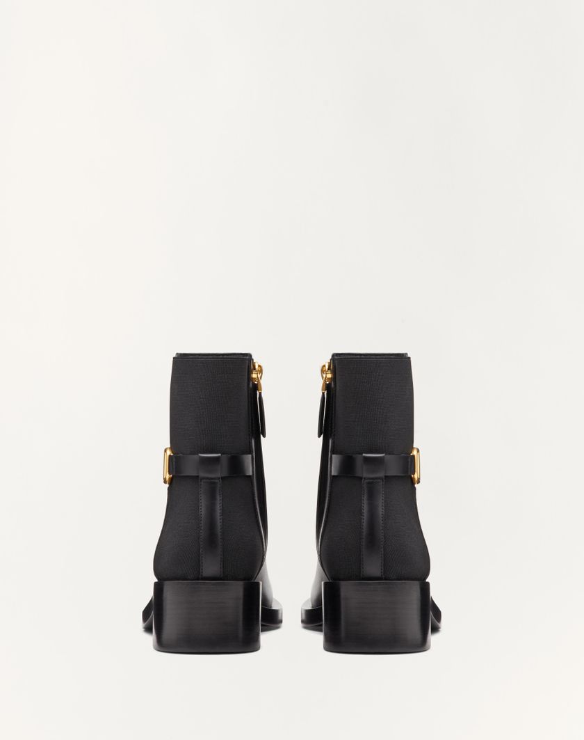 Valentino Handbags Stivaletto Vlogo Signature In Vitello 30mm per Donna in Nero | Valentino IT Offerte stagionali