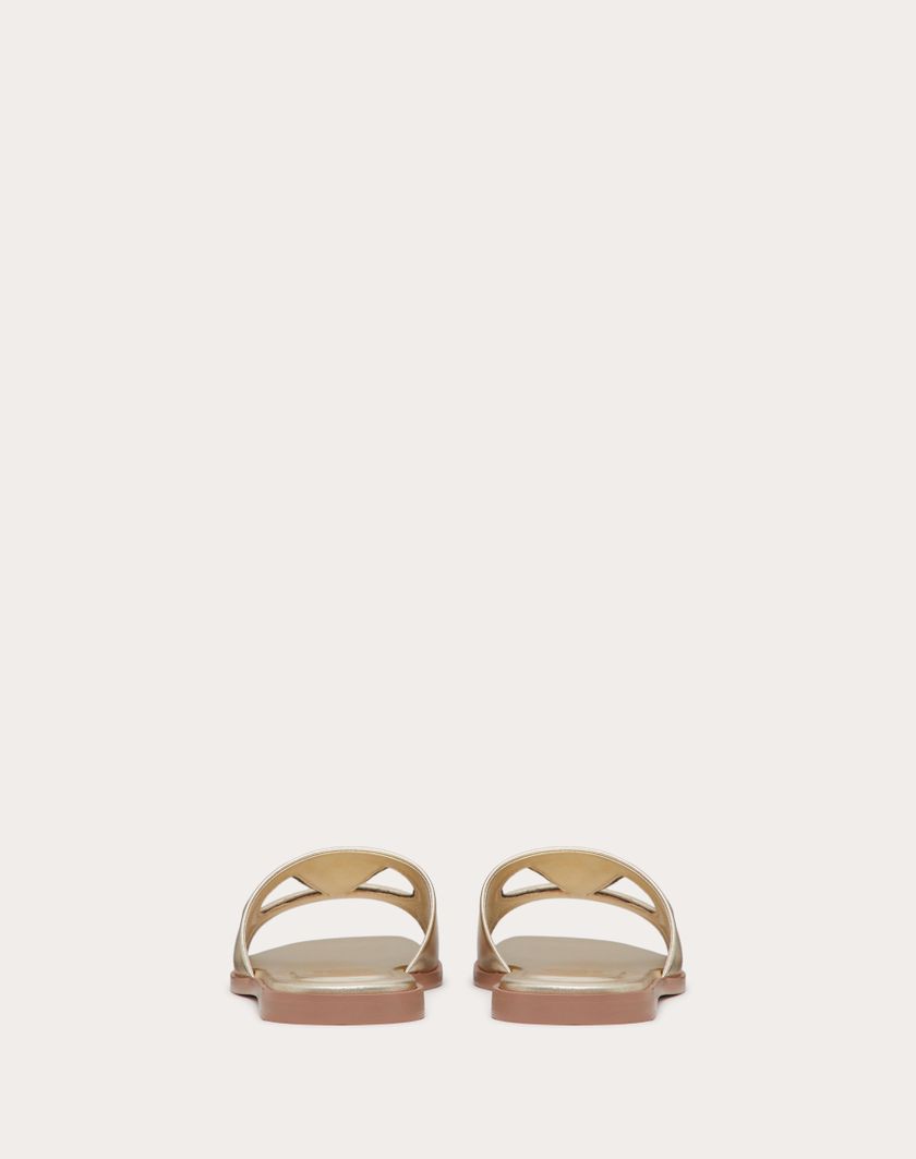 Valentino Handbags Sandalo Slide Vlogo Cut-out In Nappa Laminata per Donna in Platino/antique Brass | Valentino IT In vendita