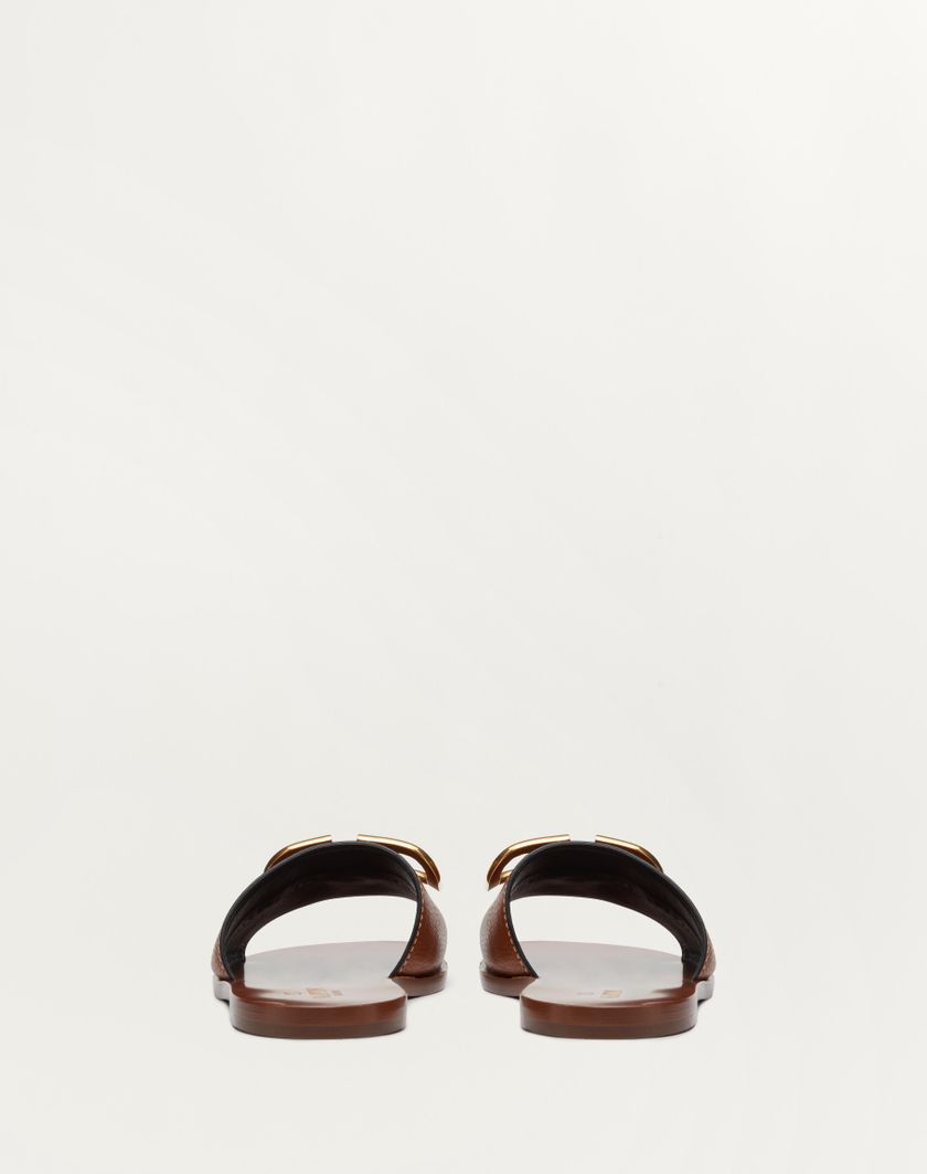 Valentino Handbags Sandalo Slider Vlogo Signature In Vacchetta Granata Con Accessorio per Donna in Cuoio | Valentino IT 50% di sconto per tempo limitato