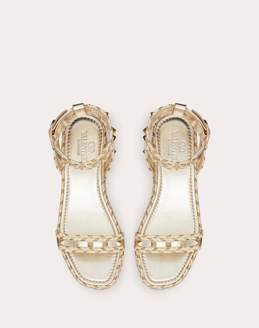 Valentino Handbags Sandalo Flatform Rockstud In Nappa Laminata 45mm per Donna in Naturale/avorio/oro/platino | Valentino IT Italy