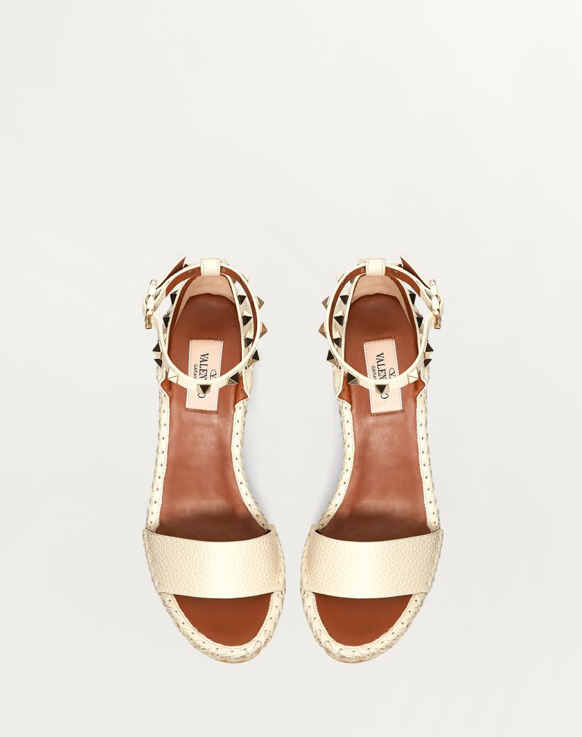 Valentino Handbags Sandalo Zeppa Rockstud Double In Vitello Granato 105mm per Donna in Poudre | Valentino IT In Linea