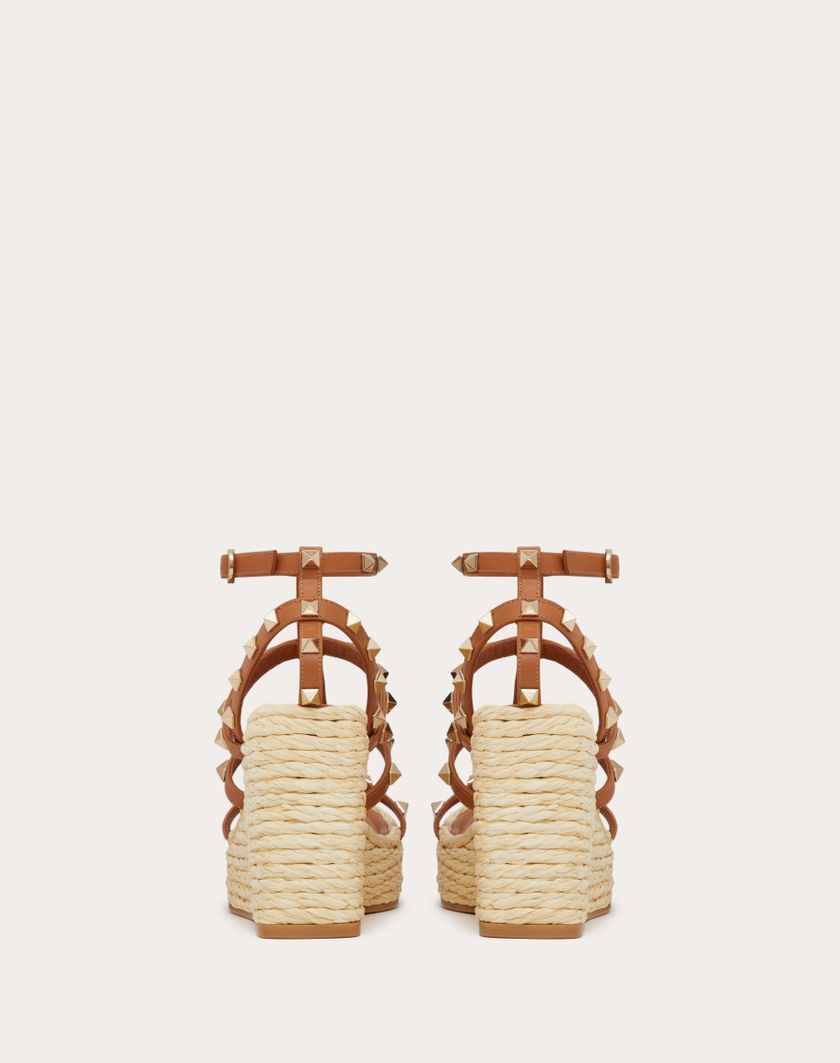 Valentino Handbags Sandalo Zeppa Rockstud Con Cinturini in Vitello 95mm per Donna in Naturale/mandorla | Valentino IT Vendita