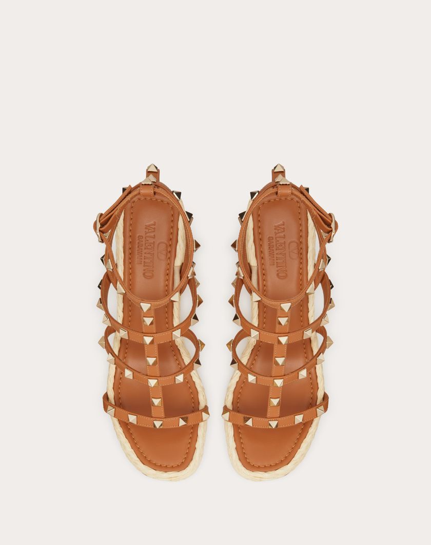 Valentino Handbags Sandalo Zeppa Rockstud Con Cinturini in Vitello 95mm per Donna in Naturale/mandorla | Valentino IT Vendita