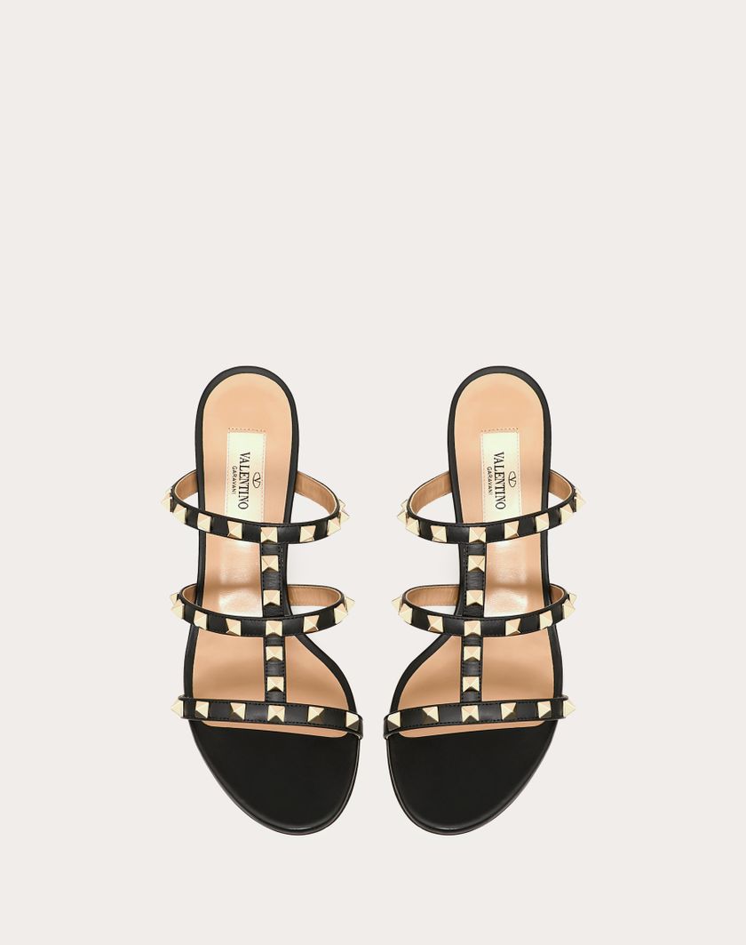 Valentino Handbags Sandalo Slider Rockstud In Vitello 60mm per Donna in Mandorla | Valentino IT Italia