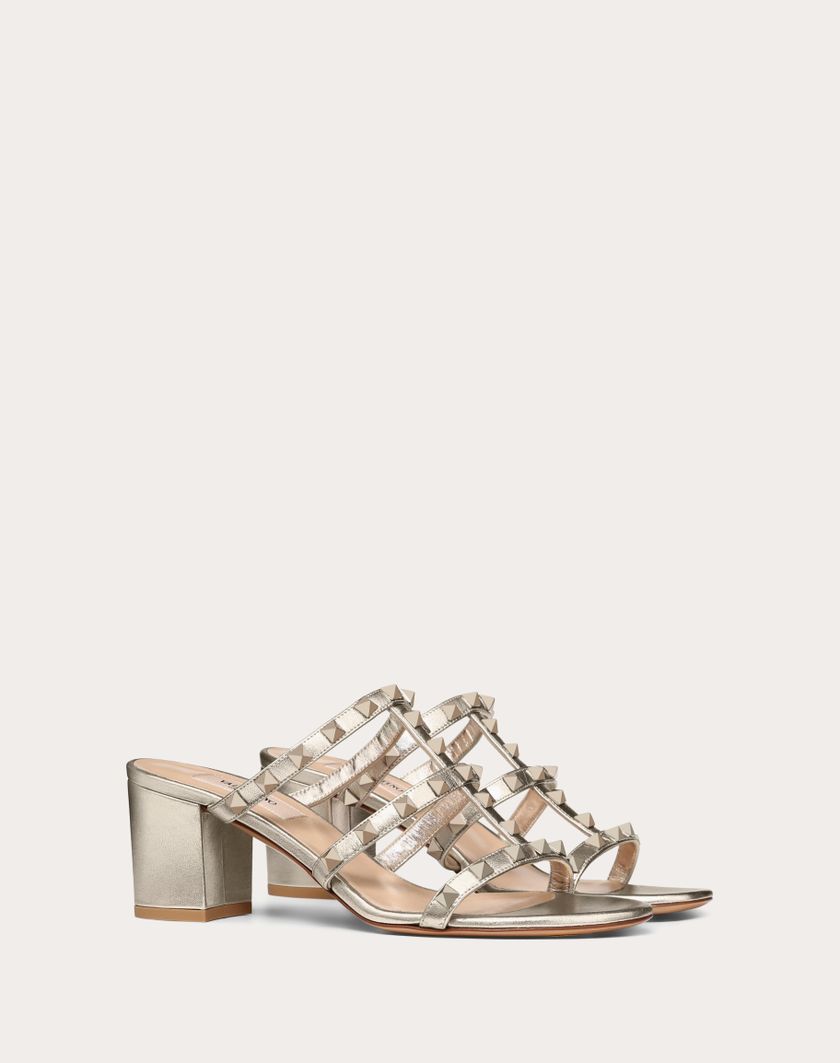 Valentino Handbags Sandalo Slider Rockstud In Vitello Metallizzato 60mm per Donna in Skin | Valentino IT In Linea