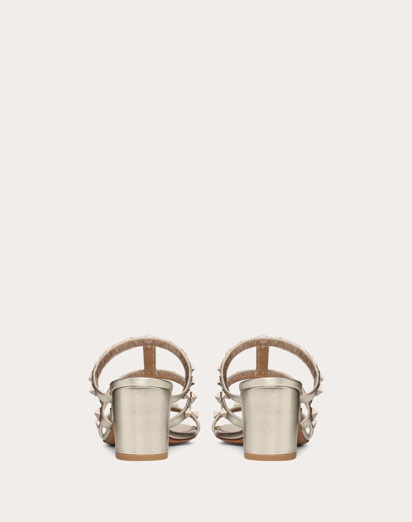 Valentino Handbags Sandalo Slider Rockstud In Vitello Metallizzato 60mm per Donna in Skin | Valentino IT In Linea