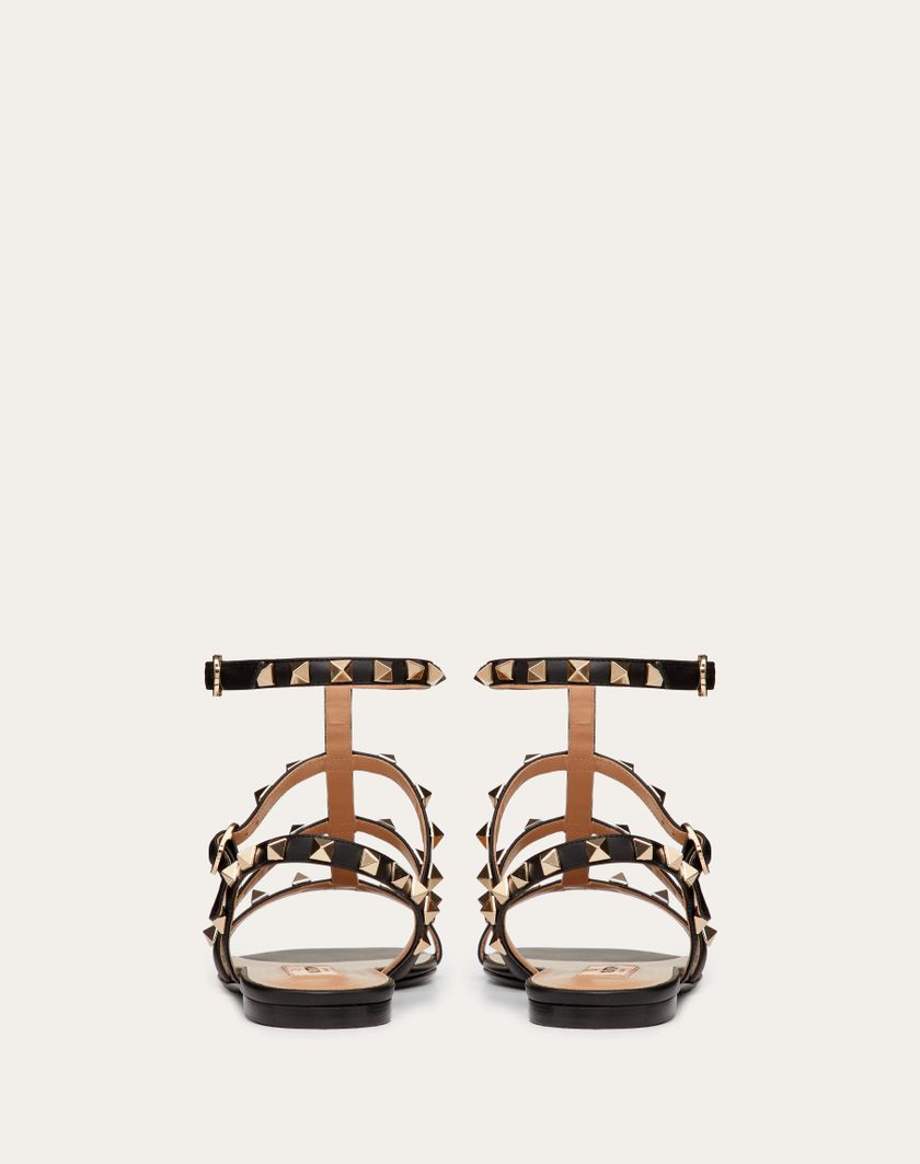 Valentino Handbags Sandalo Basso Rockstud In Vitello Con Cinturini per Donna in Poudre | Valentino IT Promozione