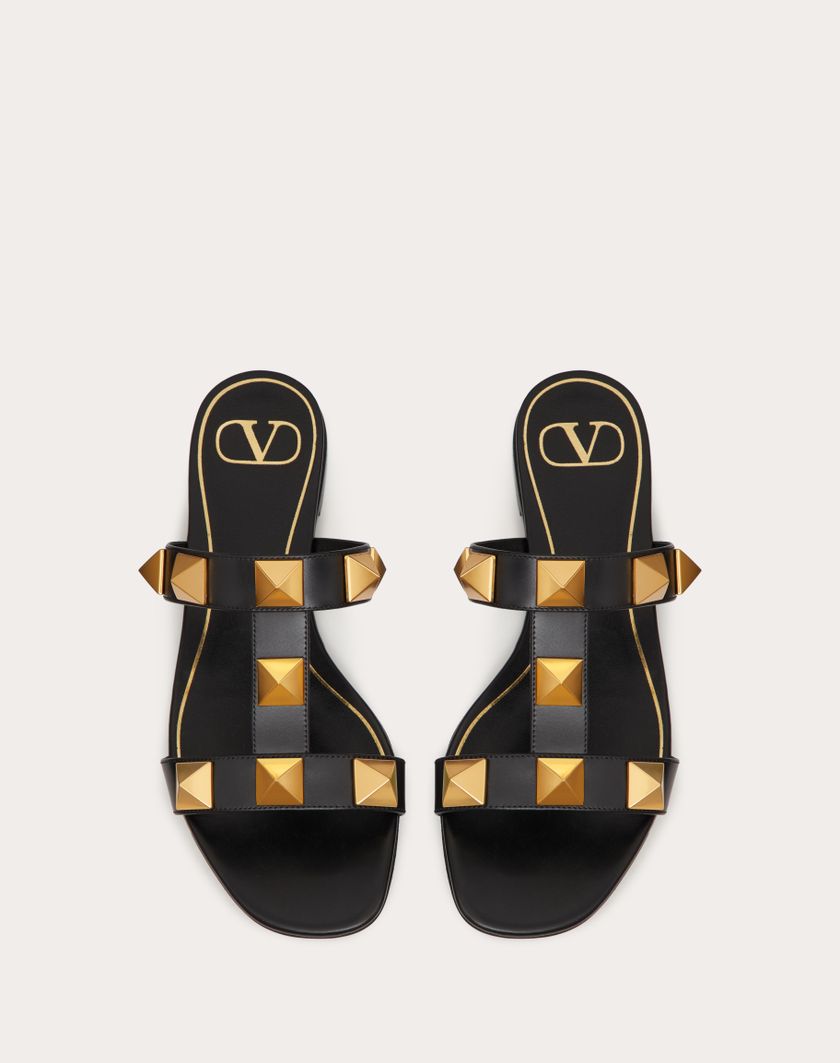 Valentino Handbags Sandalo Slide Basso Roman Stud In Vitello per Donna in Nero | Valentino IT Offerta per la Festa della Mamma
