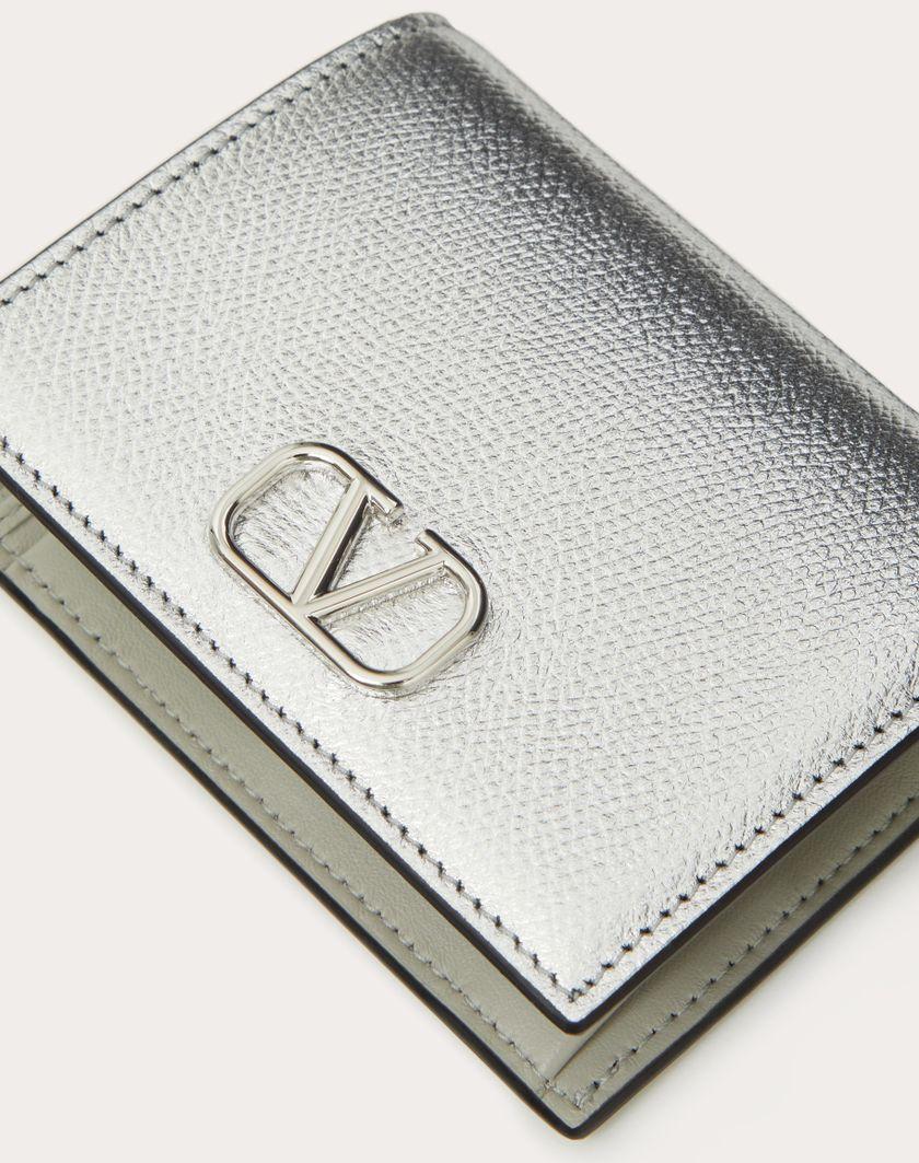 Valentino Handbags Portafoglio Compatto Vlogo Signature In Vitello Granato Metallizzato per Donna in Argento | Valentino IT Offerte speciali