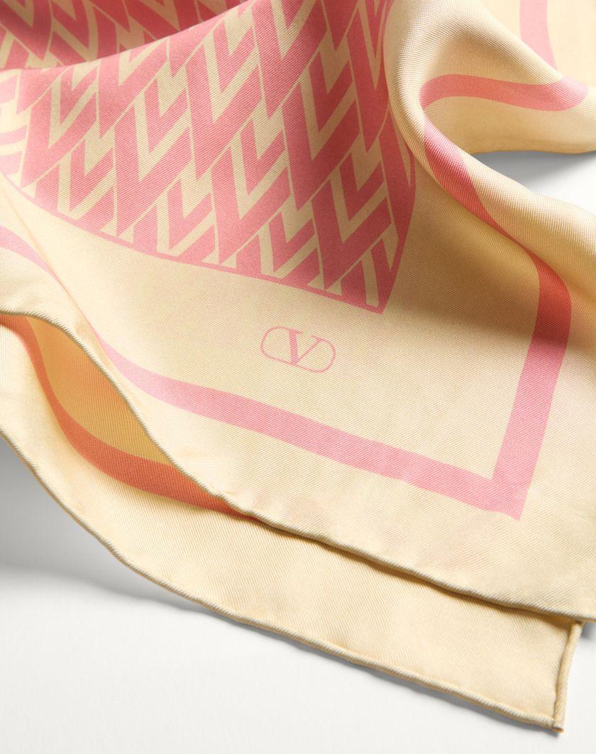 Valentino Handbags Foulard Toute La V In Seta per Donna in Crema/nero | Valentino IT Ultimi due giorni